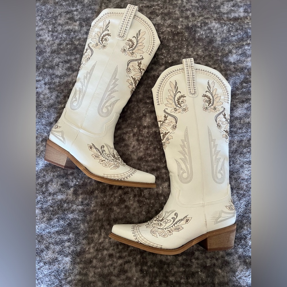 Famous TikTok boots